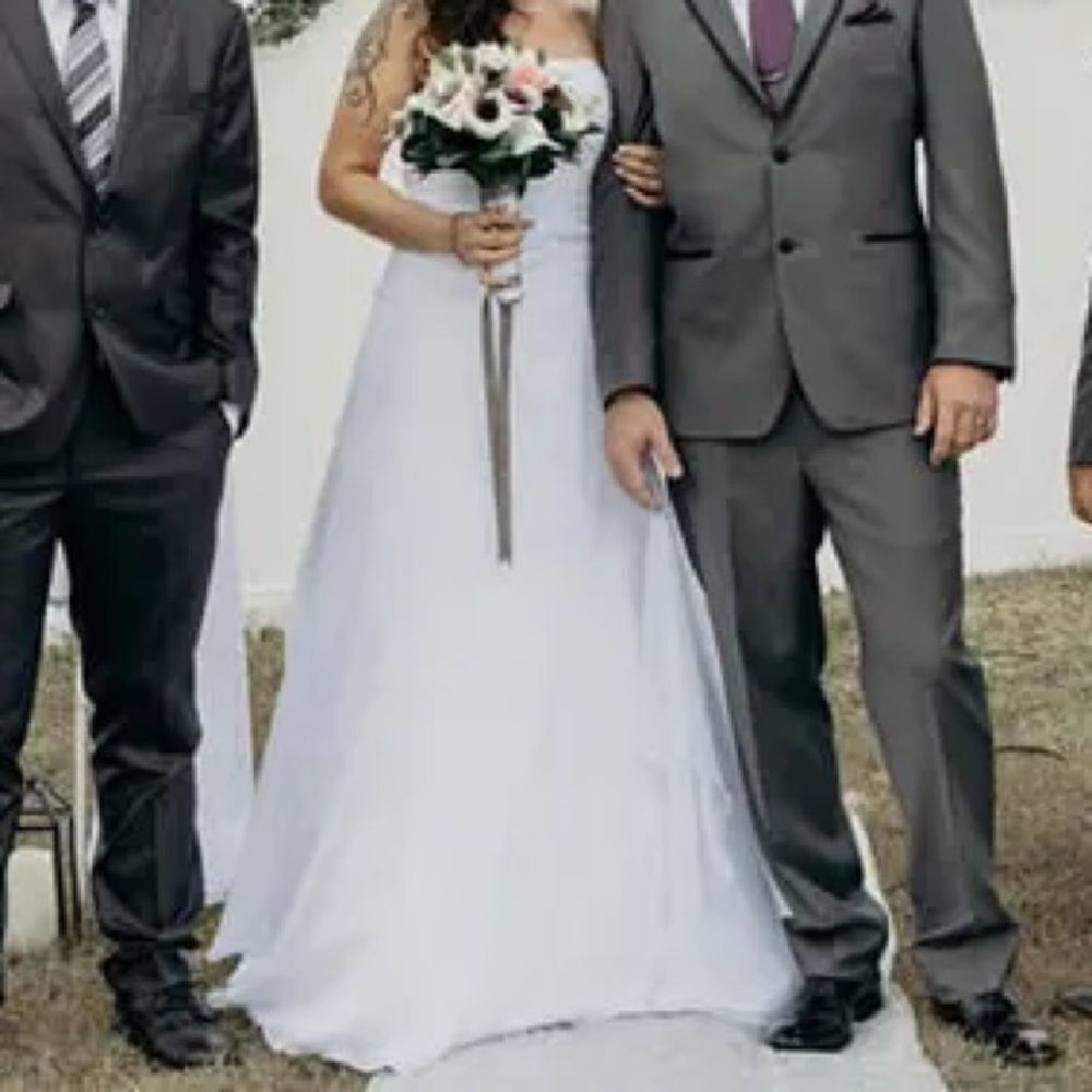 WEDDING DRESS - Picture 9 of 11
